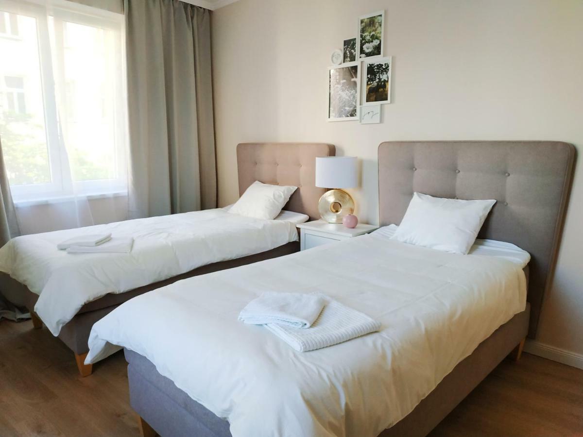 Two-bedroom 'taupé' *